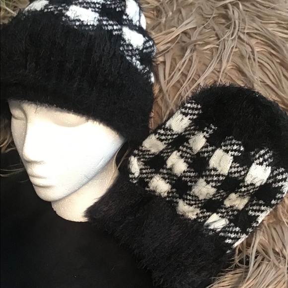 Brand new never worn black and white gloves - Picture 11 of 16